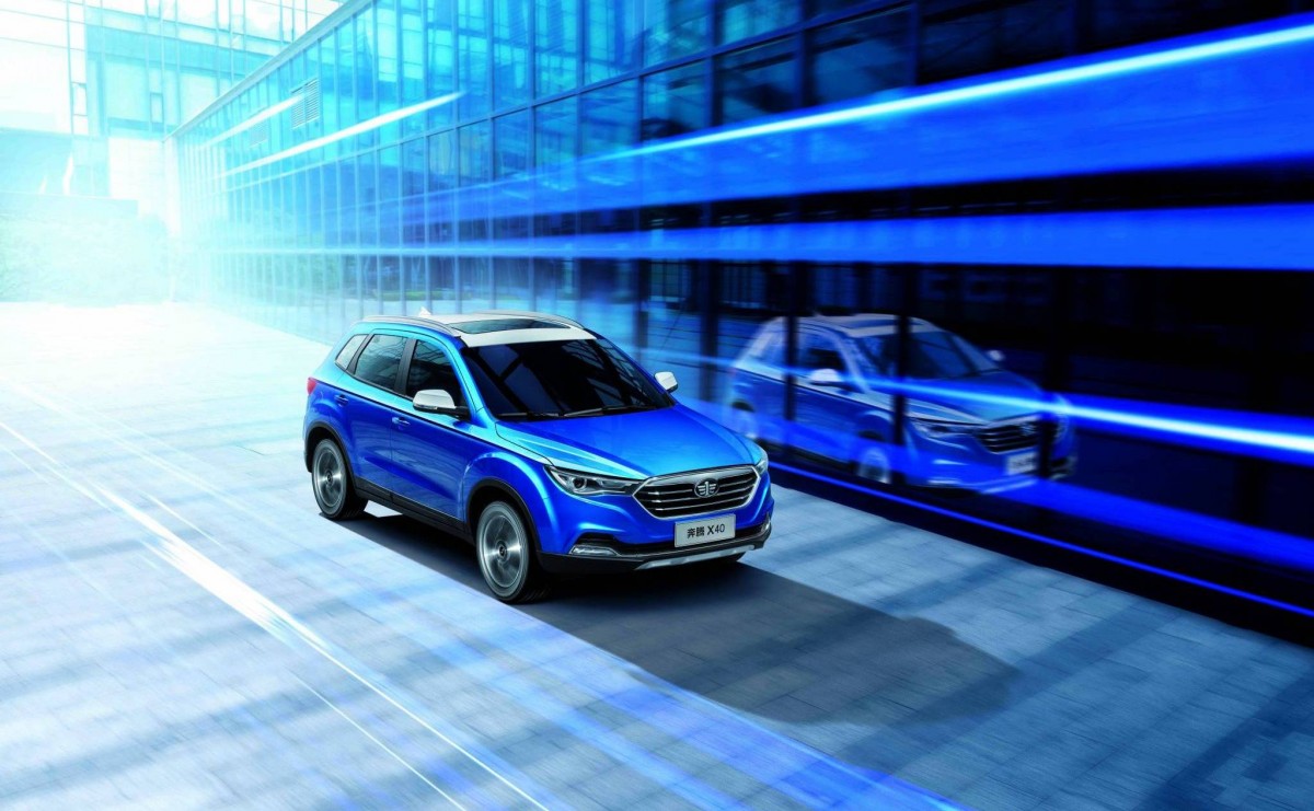 /img/cars/1637050865-exterior_faw_Besturn_X40_4.jpg