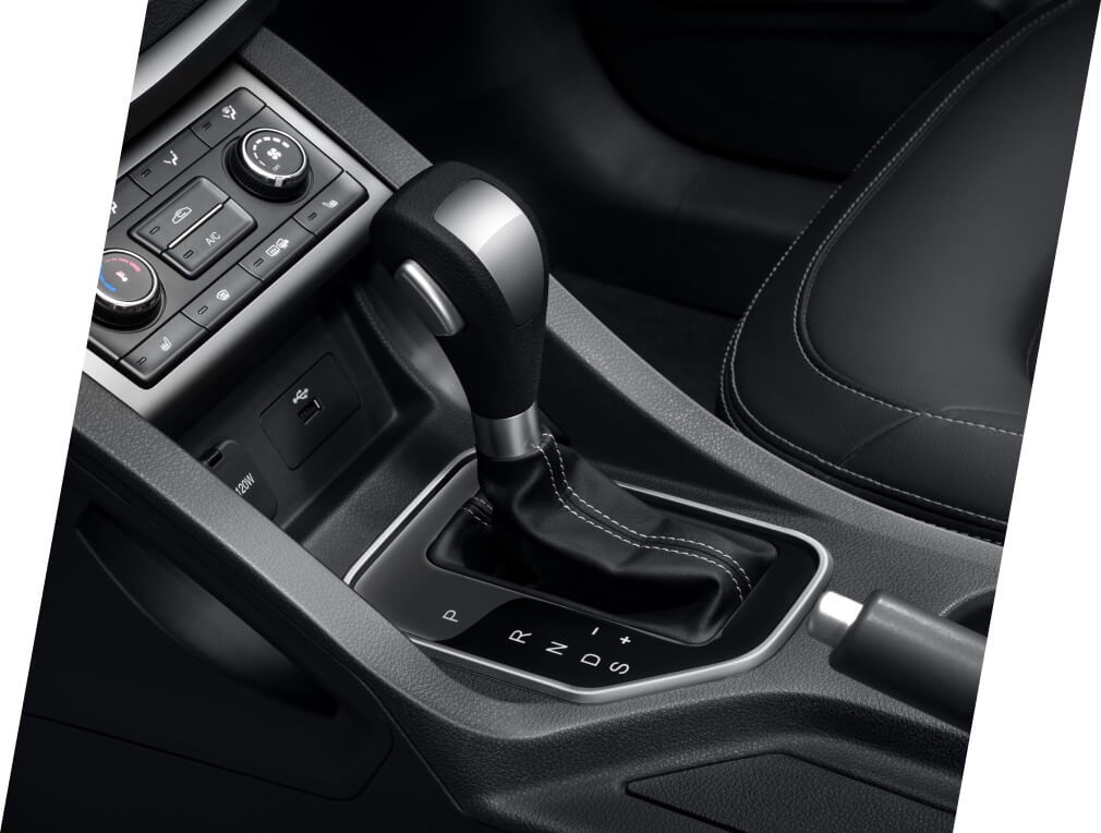 /img/cars/1637050865-interior_faw_Besturn_X40_4.jpg