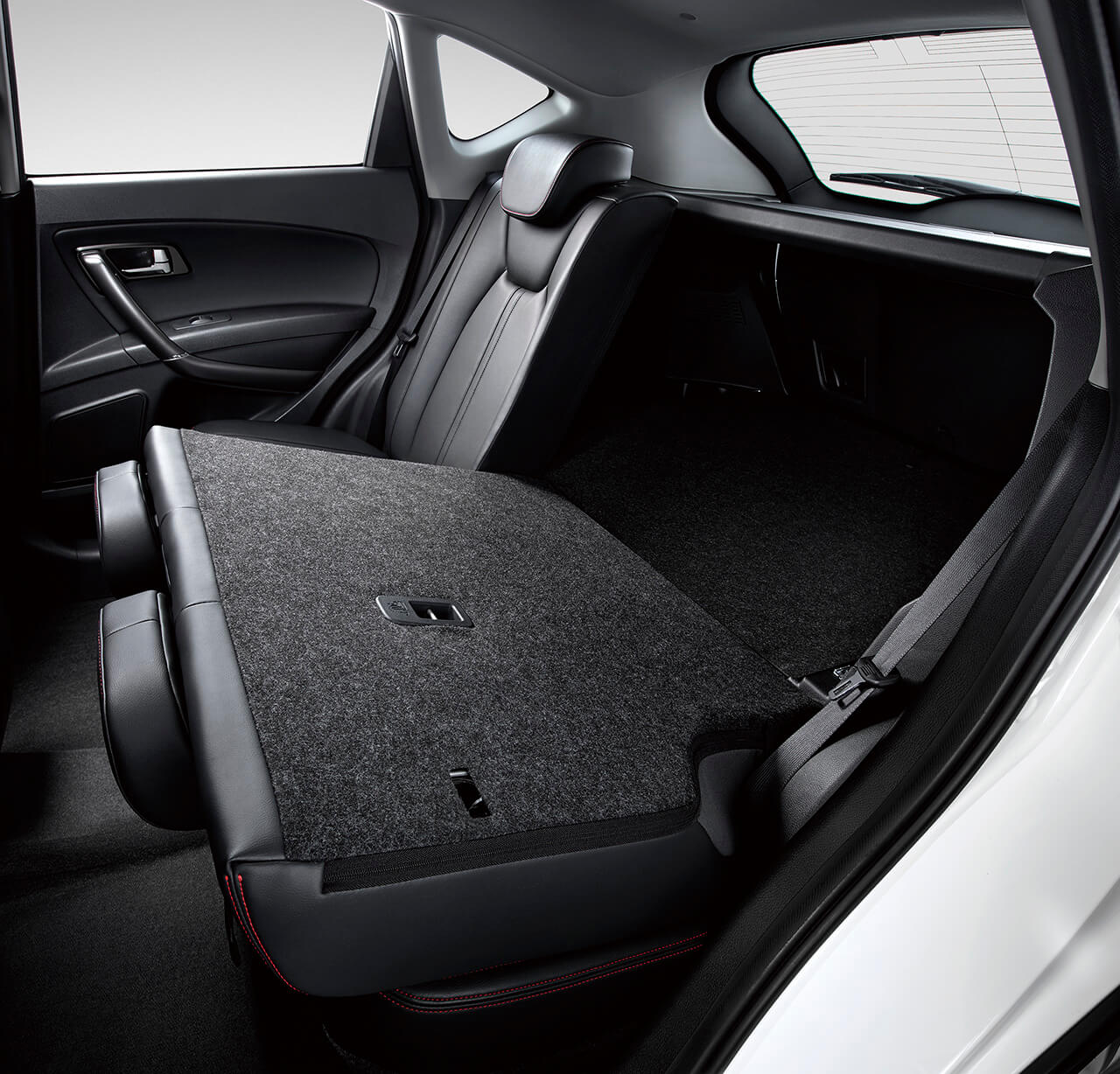 /img/cars/1637050883-interior_faw_Besturn_X80_New_13.jpg