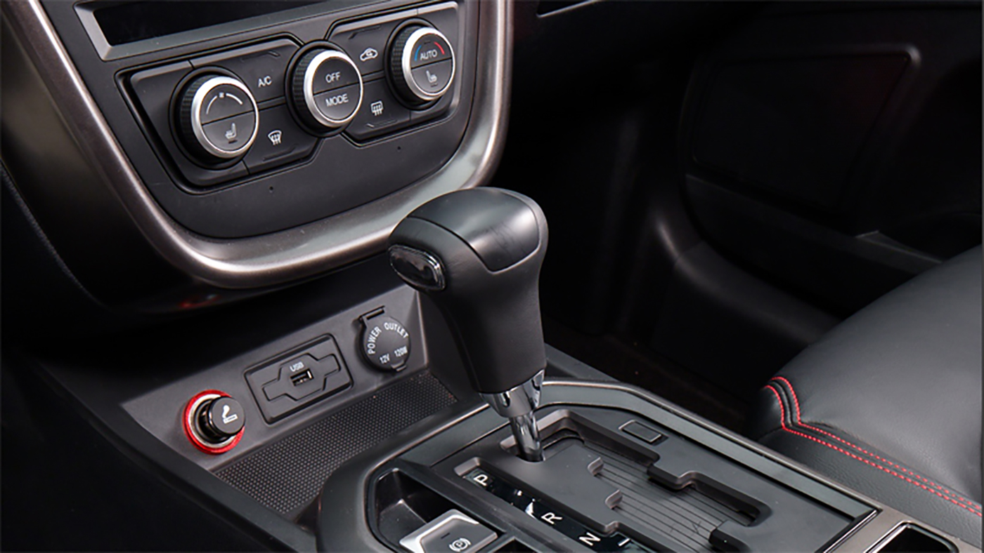 /img/cars/1637050884-interior_faw_Besturn_X80_New_5.jpg