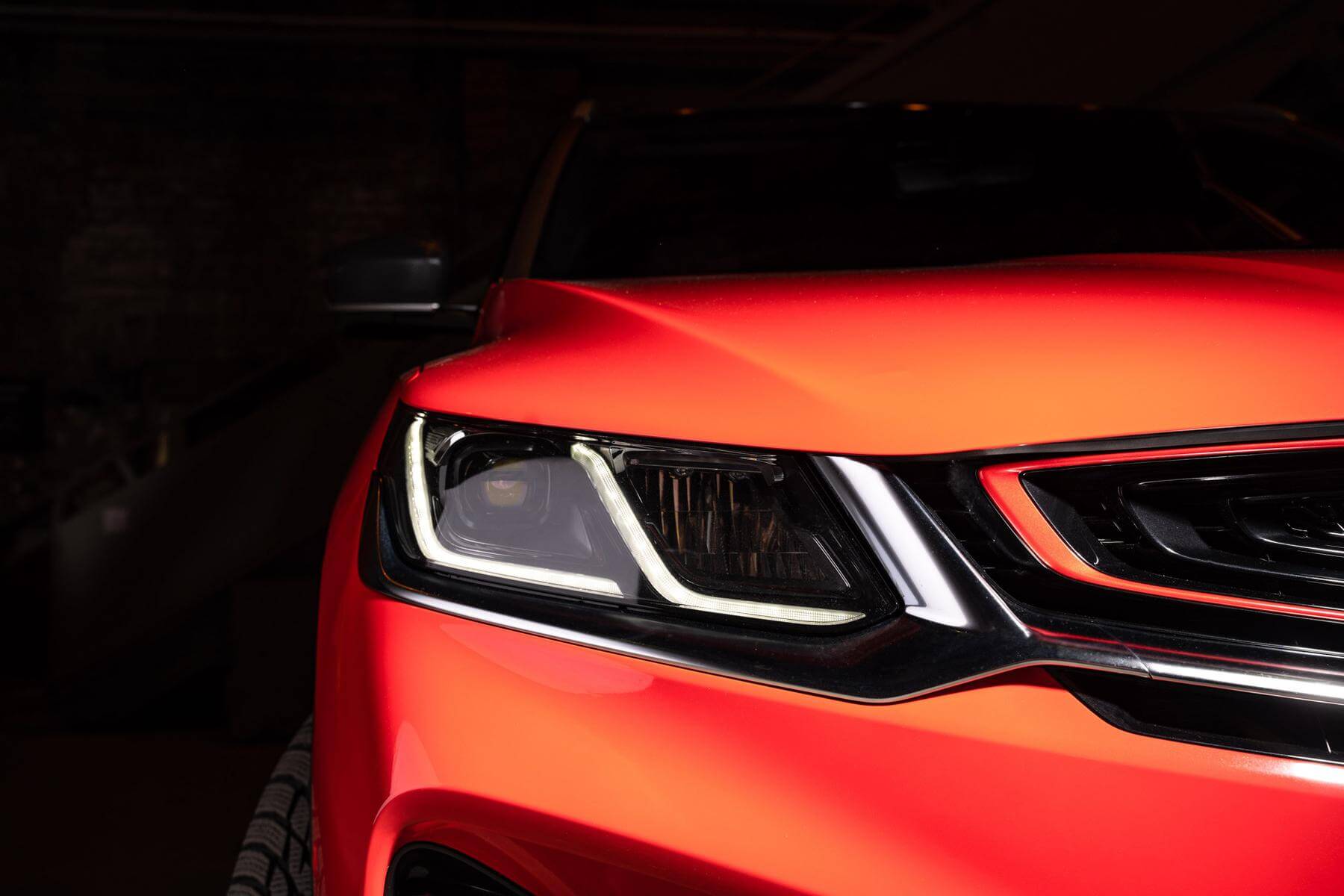/img/cars/1637050941-exterior_geely_Coolray_1.jpg