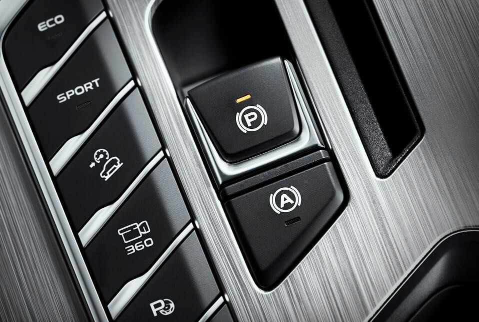 /img/cars/1637050943-interior_geely_Coolray_3.jpg