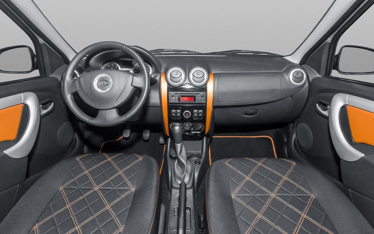 /img/cars/1637052195-interior_lada_Largus_Cross_7_mest_4.jpg