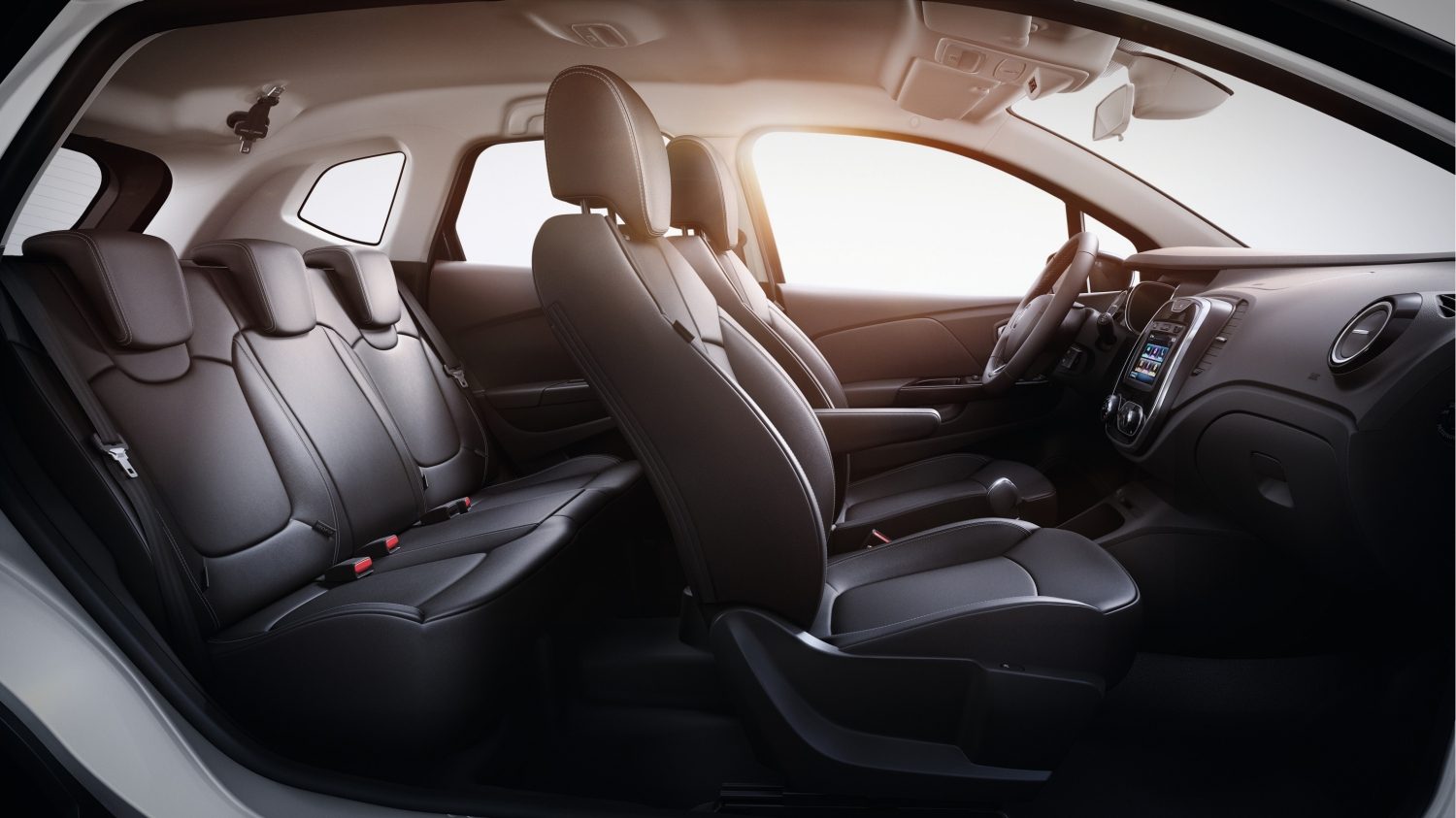 /img/cars/1637052954-interior_renault_Kaptur_New_2.jpg
