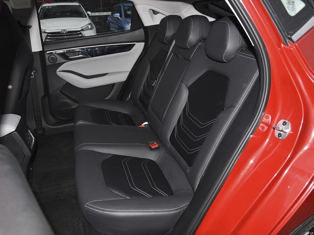 /img/cars/1667996512-jac_j7_962196.jpg
