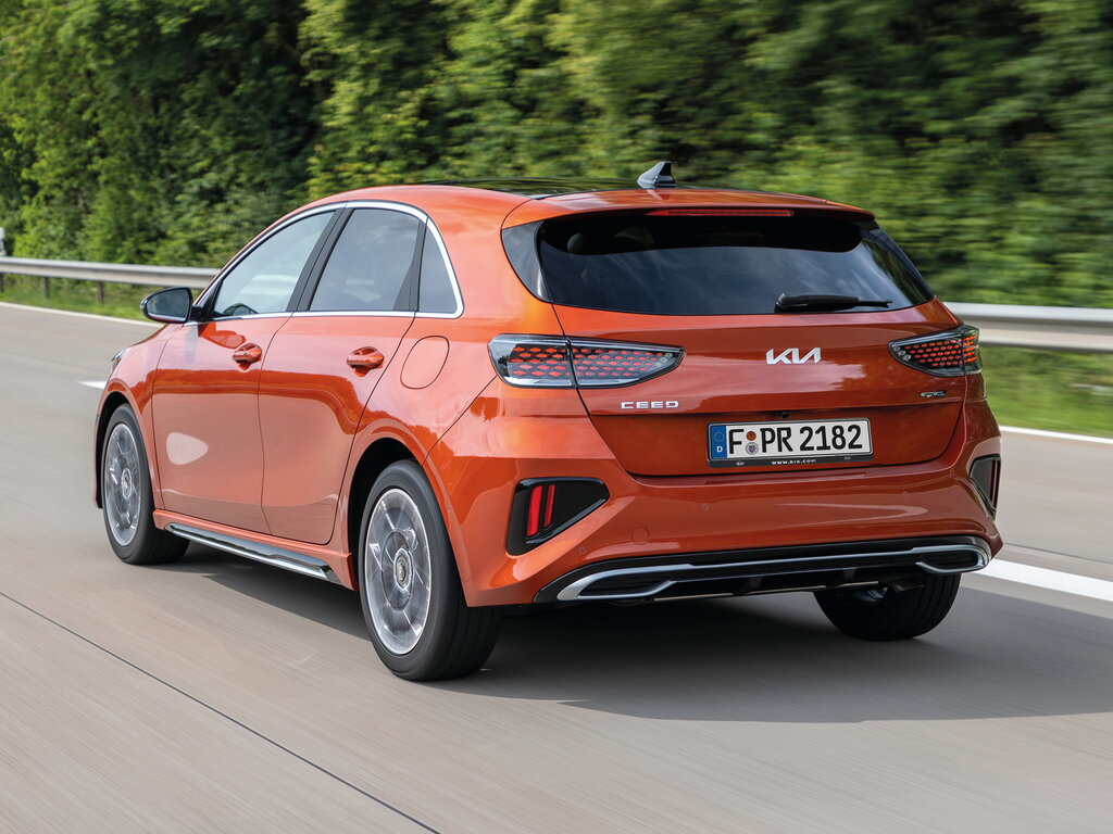 /img/cars/1667997852-kia_cee_d_1039852.jpg