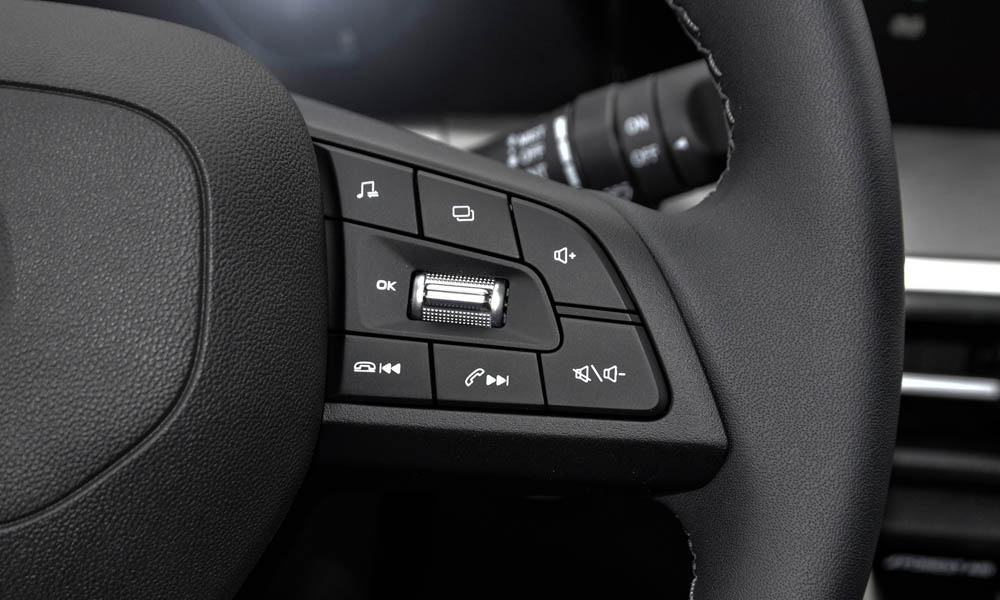 /img/cars/1674039246-cs35-plus-2-20.jpg