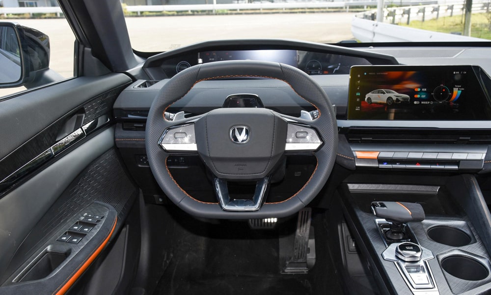 /img/cars/1674547185-uni-v-13.jpg