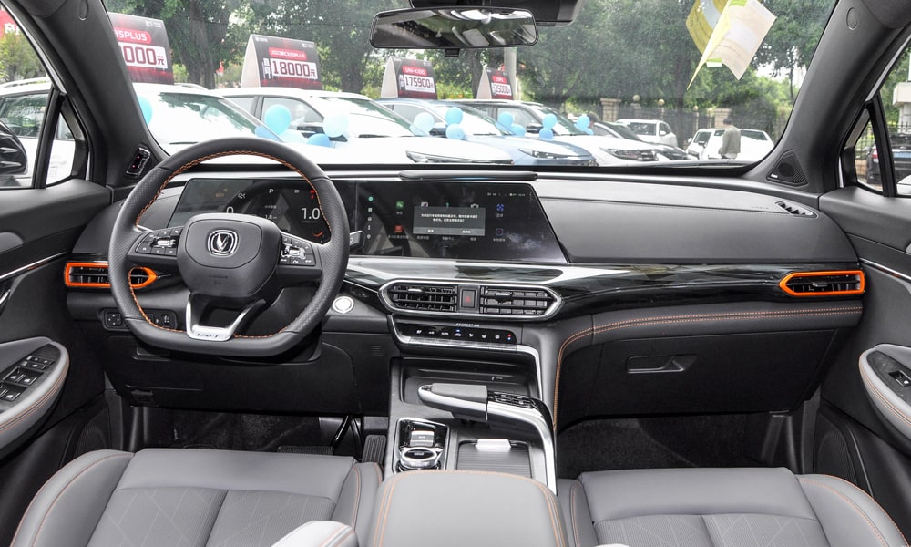 /img/cars/1674718686-uni-t-1-37.jpg