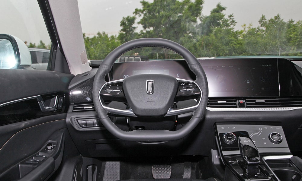 /img/cars/1678996696-bestune-b70-1-13.jpg