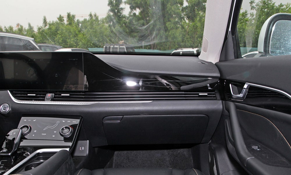 /img/cars/1678996696-bestune-b70-1-14.jpg