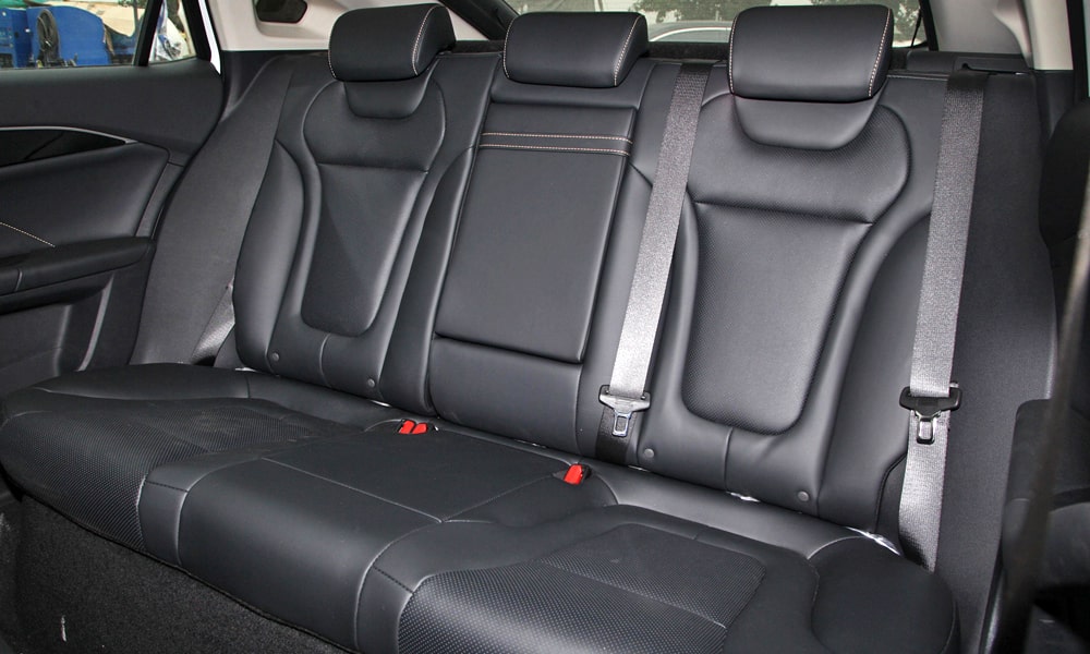 /img/cars/1678996696-bestune-b70-1-16.jpg