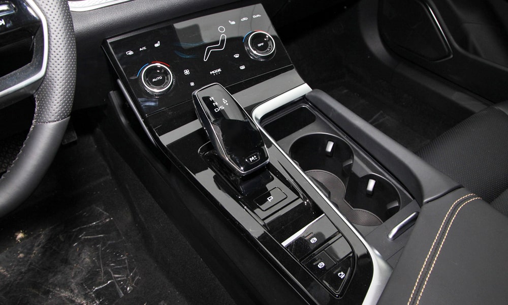 /img/cars/1678996696-bestune-b70-1-18.jpg