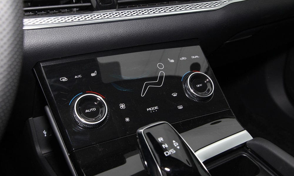 /img/cars/1678996696-bestune-b70-1-21.jpg