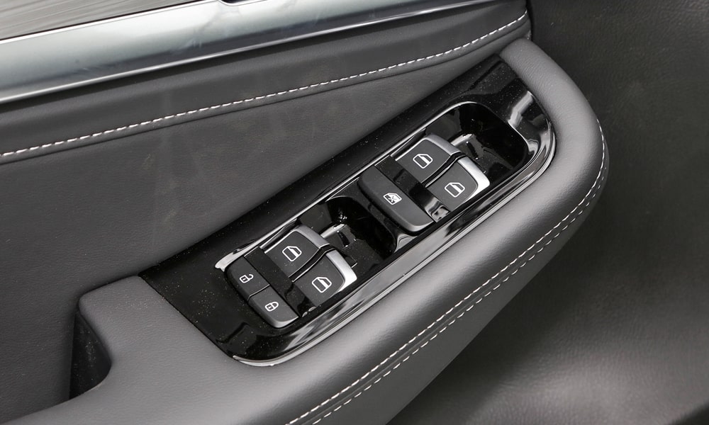 /img/cars/1679921195-x70-22.jpg