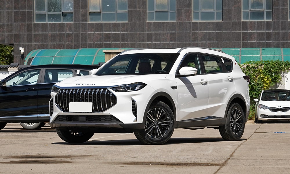 /img/cars/1679921426-x70-plus-1-1.jpg