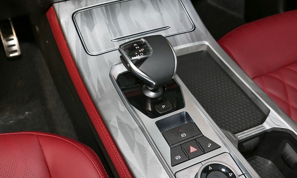 /img/cars/1679921443-x70-plus-1-18.jpg