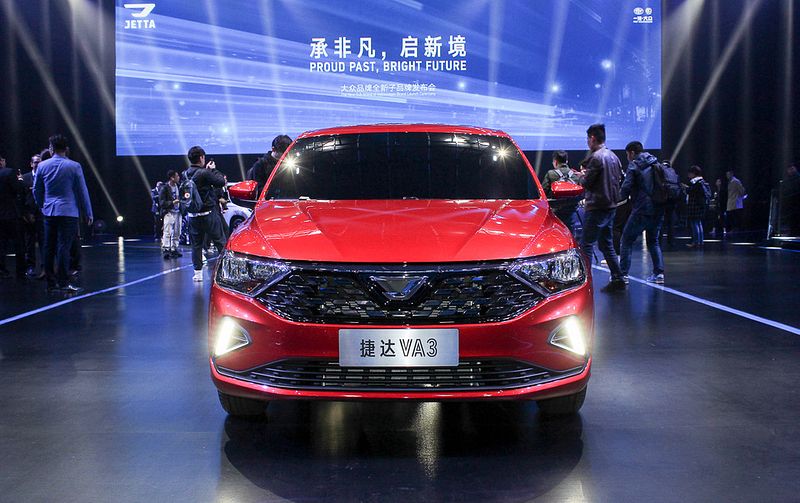 /img/cars/1679928997-jetta-va3-04.jpg