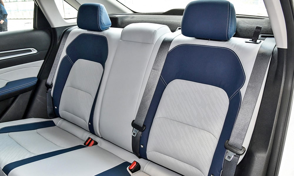 /img/cars/1690531307-emgrand-16.jpg