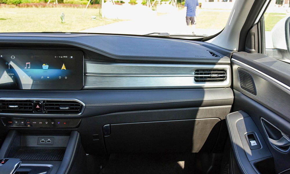 /img/cars/1690544084-x90-plus-14.jpg