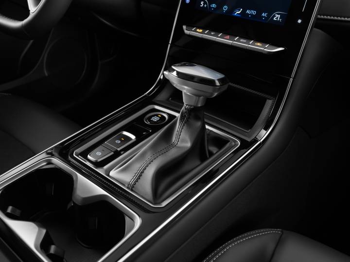 /img/cars/1747125685-34124.jpg